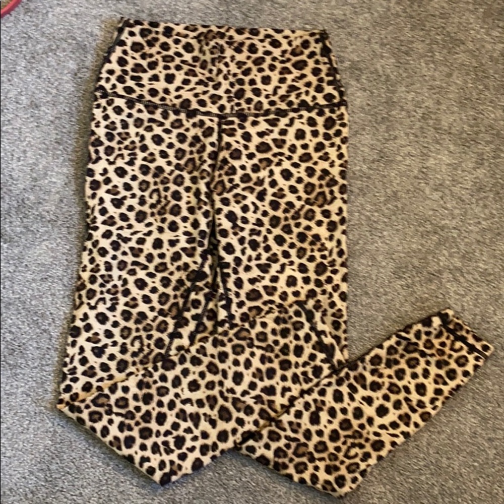 Leopard print leggings